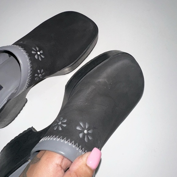 Women’s vintage 90s Y2K Tommy Hilfiger platform wooden chunky leather clogs - Picture 9 of 9